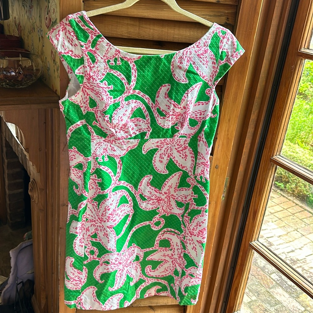 Lily Pulitzer size 8 pink and green cap sleeve dress